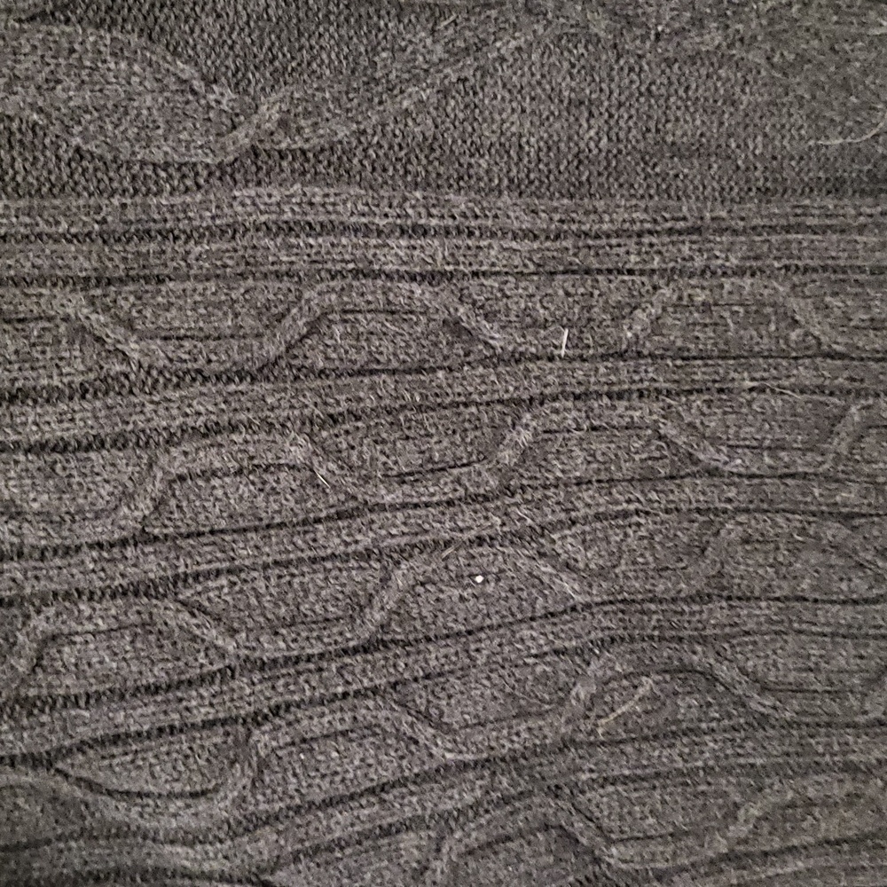 Cable knit sweater - Picture 2 of 3